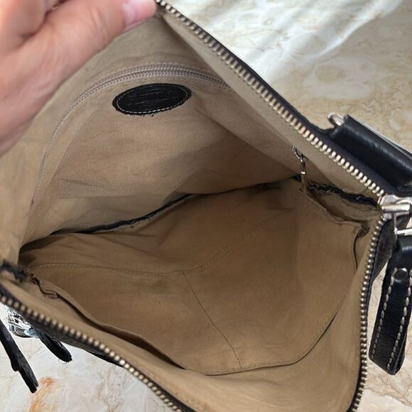 Roots Leather Venetian Tribe Large Cross Body Bag Black - Picture 10 of 16